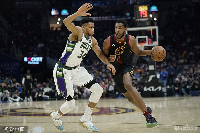 偷师詹皇？老鹰官方晒休赛期杰伦-约翰逊与詹姆斯合练照：强者互励