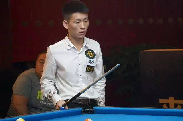 定背后的深 定背后的深