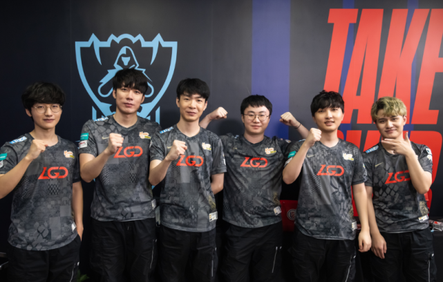 回撤拿球的 回撤拿球的